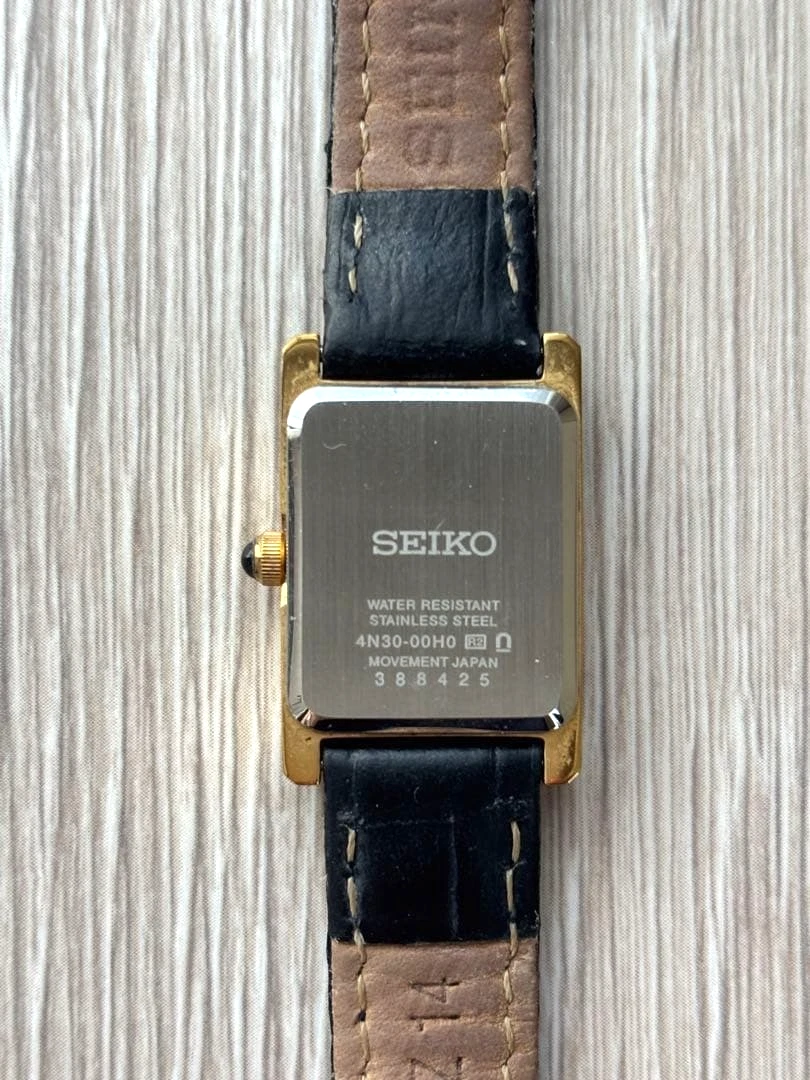 SEIKO Selection Reloj Damas Oro Tanque Cuadrado Cuarzo 4N30-00H0 Con Caja