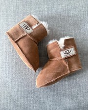 UGG Baby Kinderwagen Stiefel Kastanie Lammfell Wildleder Booties Gr&ouml;&szlig;e 6M