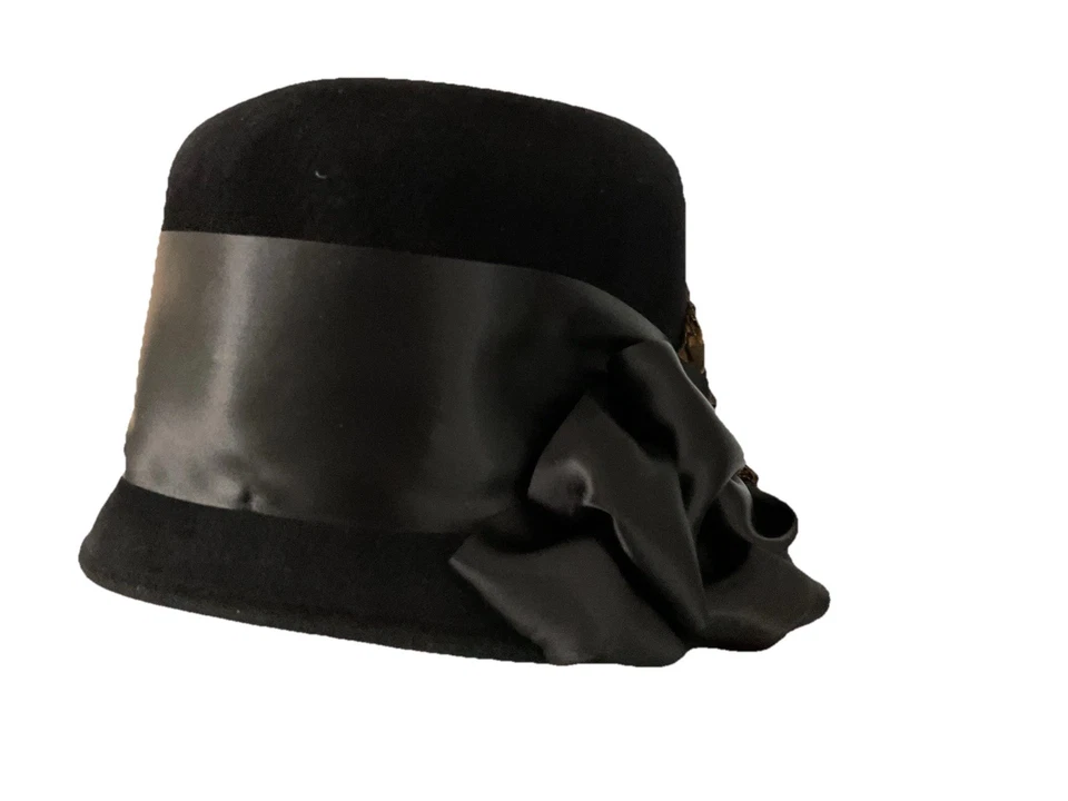 Sombrero estilo Cloche con ribete de cinta negra verde Louise  Foto 3 de 4