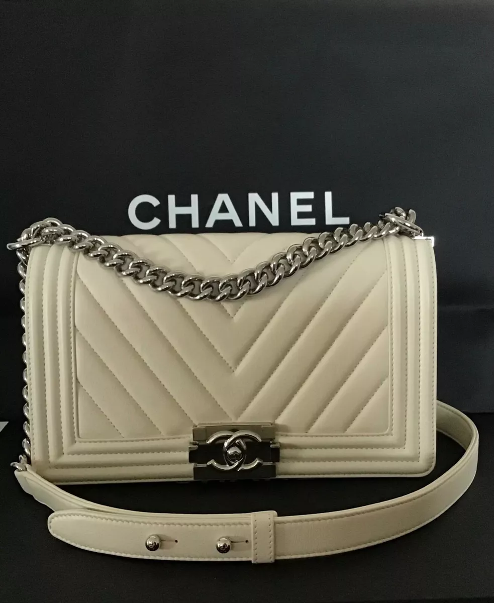 BNIB AUTH Chanel Chevron Boy crossbody shoulder calfskin ivory