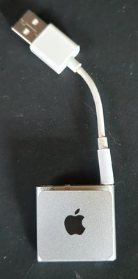 Apple iPod Shuffle 2nd Generation Silver Digital Music Player USB