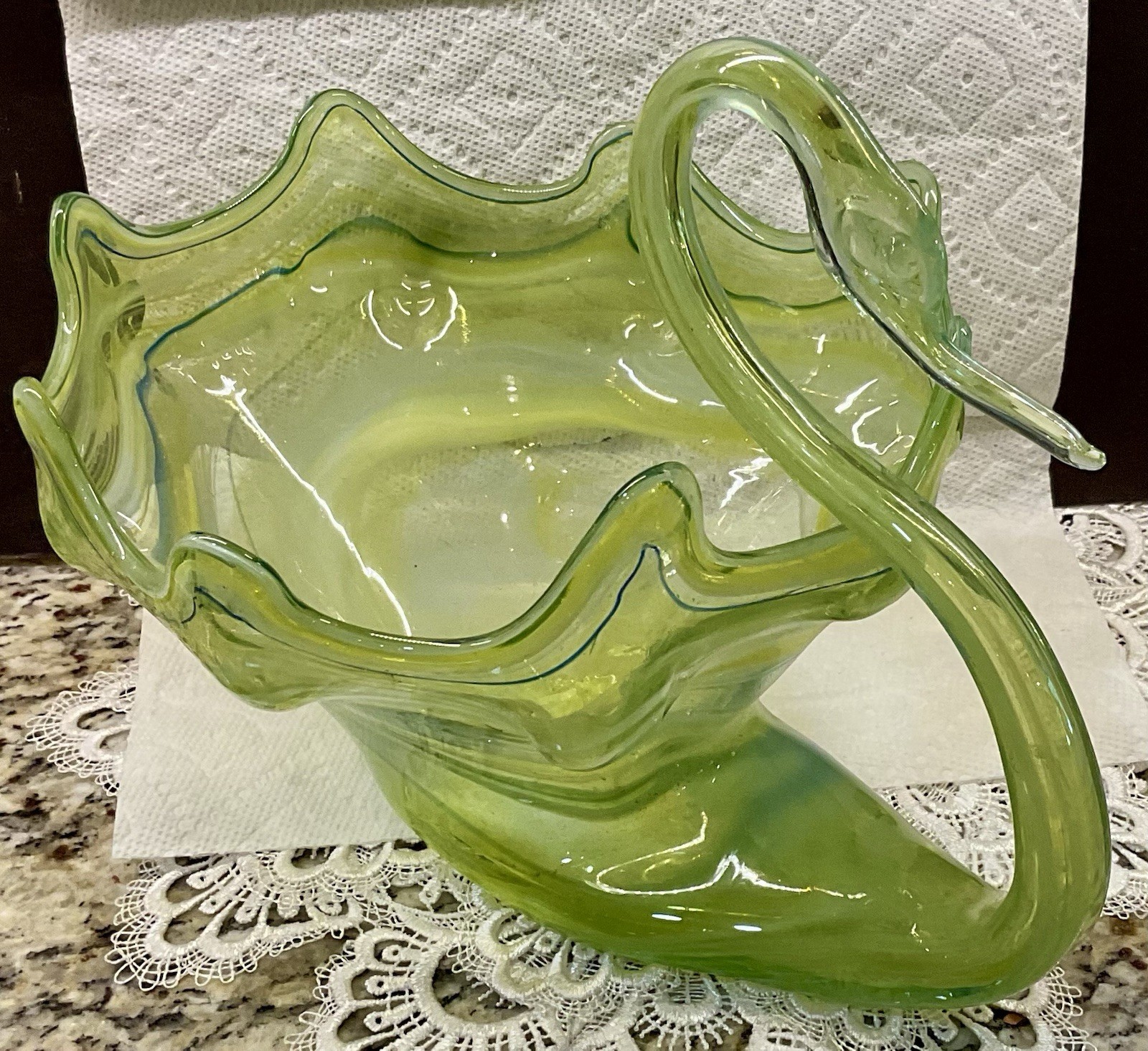 VTG. MCM SOONER ART GLASS MURANO  GREEN SWIRL SWAN CENTERPIECE BOWL