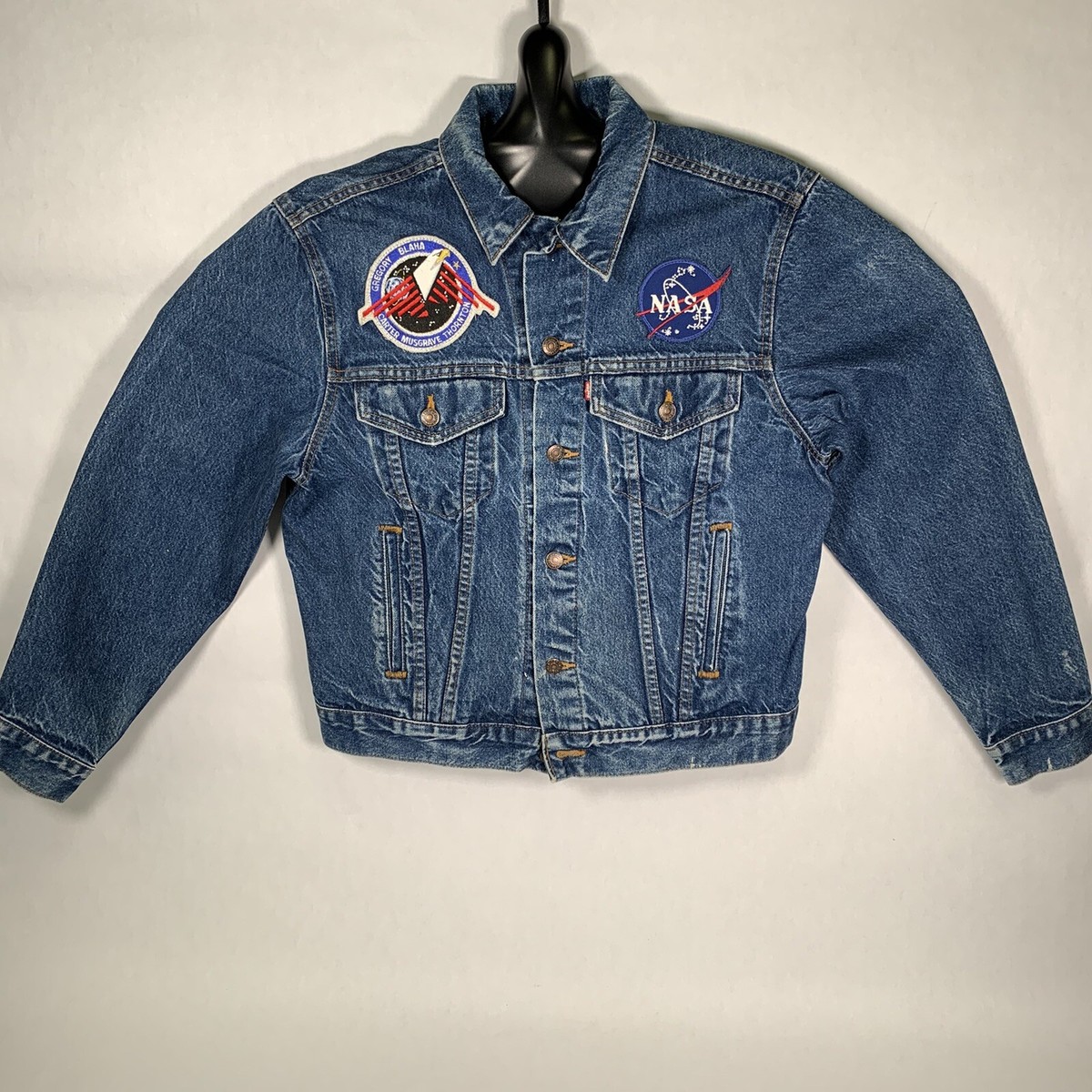 Vintage LEVIS 70506 0216 Denim Trucker Jacket with NASA Vintage LEVIS 70506 0216 Denim Trucker Jacket with NASA