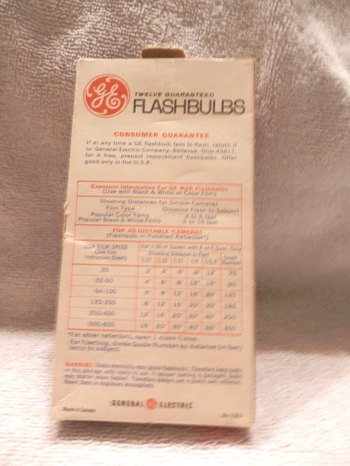 Vintage GE M2B Flashbulbs 8 ONLY w/Box (5 blue & 3 white) - Image 2 of 2