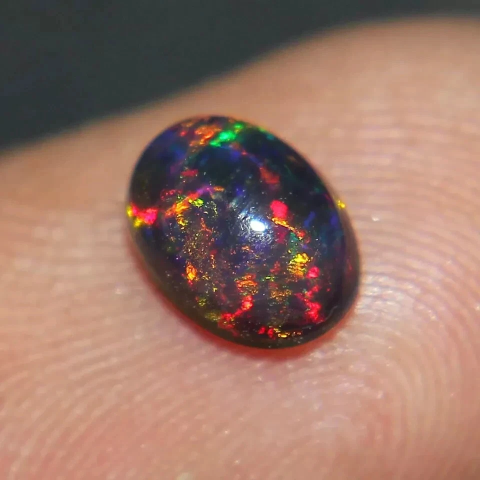Cabujón ovalado ópalo negro fuego extremadamente raro 7x5 mm piedra preciosa etíope natural Foto 3 de 3