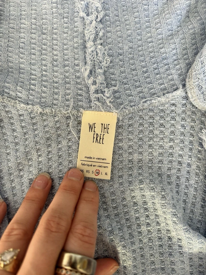 Camiseta sin mangas We The Free by Free People azul tejido gofre talla M dobladillo desgastado Foto 3 de 4