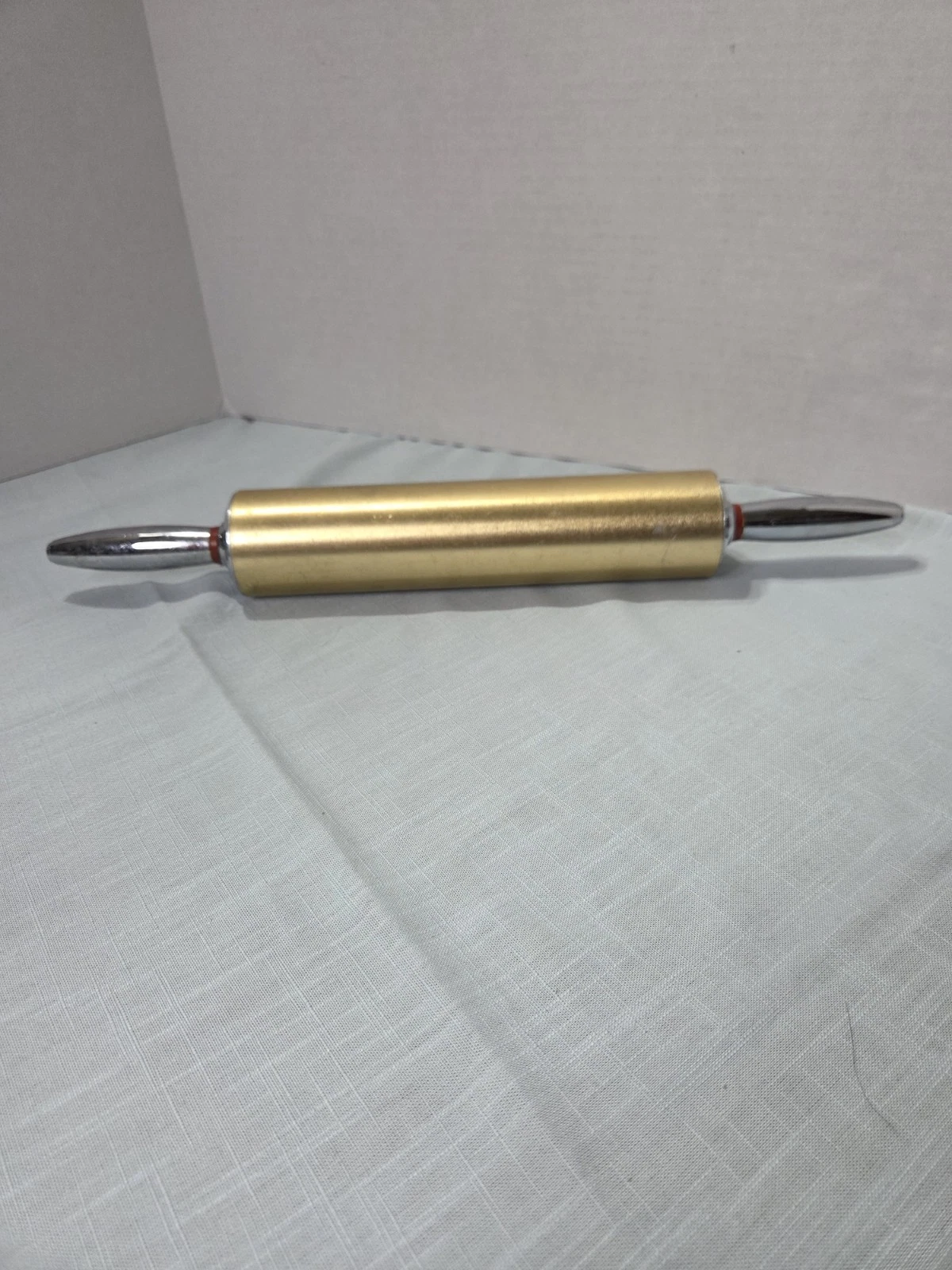 VINTAGE MID-CENTURY DOUGH ROLLING PIN COLLECTIBLE WEIGHTED METAL GOLD SILVER WOW
Opens in a new wind