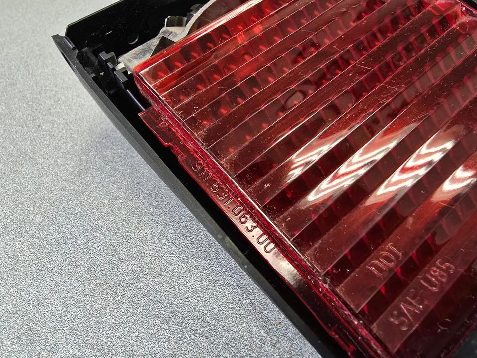 MUY BONITO USADO ORIGINAL GENUINO PORSCHE 911 CARRERA TERCERA LUZ DE FRENO CONJUNTO #3 Foto 3 de 4