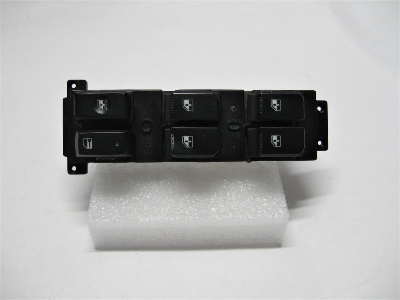 HYUNDAI SANTA FE DRIVER DOOR WINDOW CONTROL SWITCH 2007 - 2011 OEM 93670-23000WK