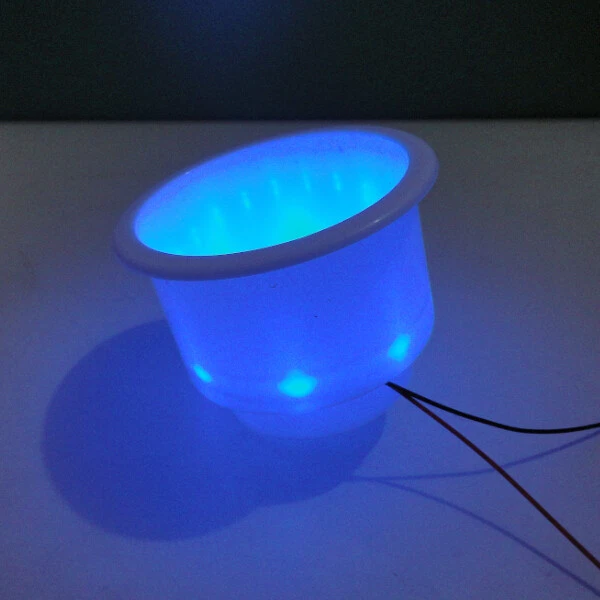 Portavasos de plástico 2 piezas con luces azules 8 LED para coche barco camión cámper Foto 2 de 4