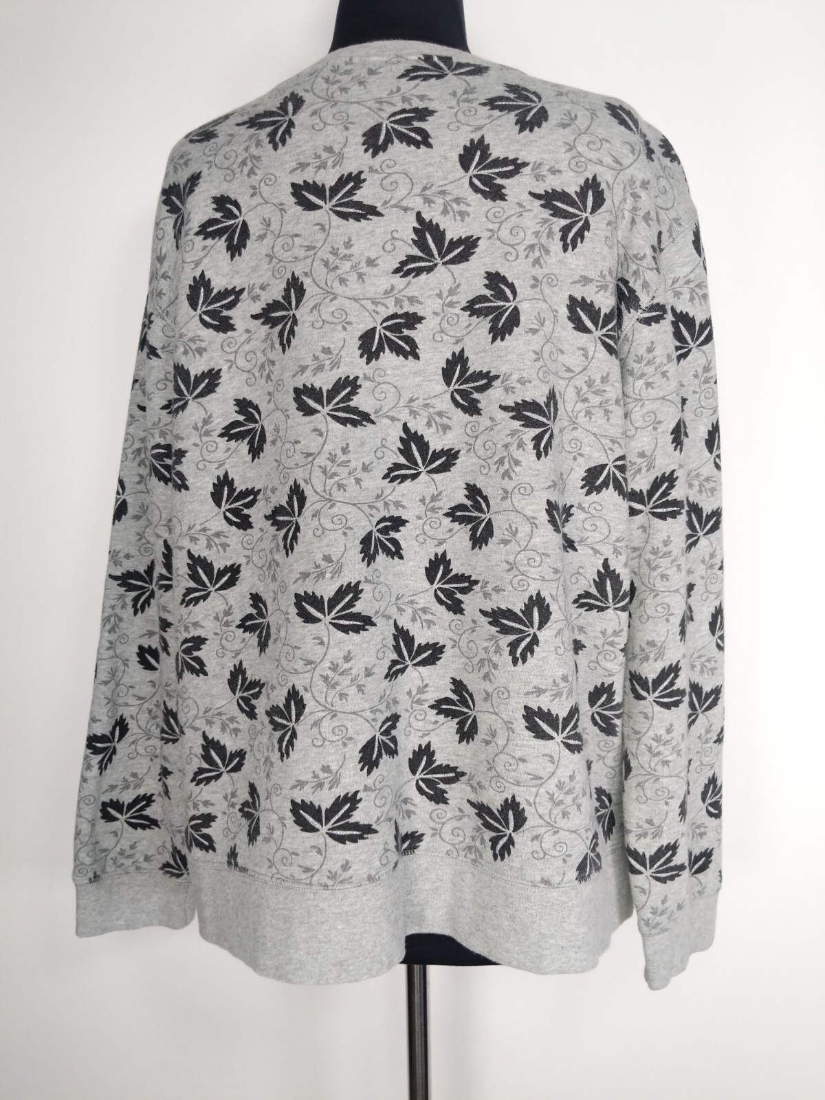 Classic Elements Gray Leaf Floral Print French Te… - image 4