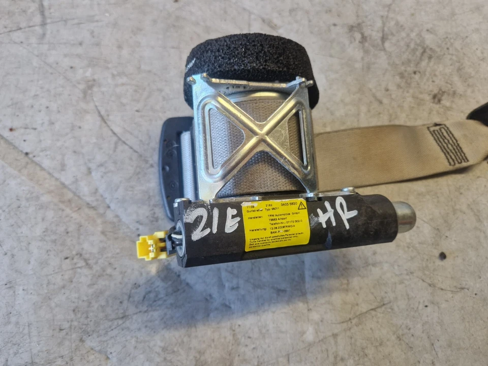 21E Mercedes W212 Safety Adapter Strap Rear Right A2128600485 - Image 2 of 4