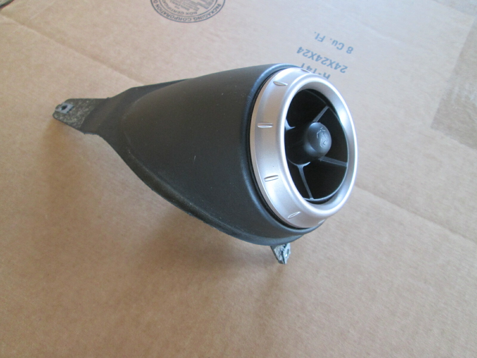 Ferrari California - Outer Dash Air Vent / Diffuser 80802400