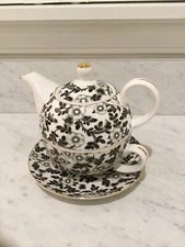 Graceware Teapot 4 Piece Set Dainty collection black and white