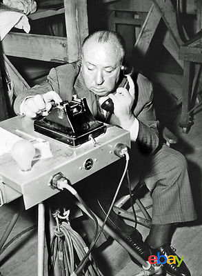 CRIME PHOTO WAS NEAR PERFECT - ALFRED HITCHCOCKFORMAT 11x15CM