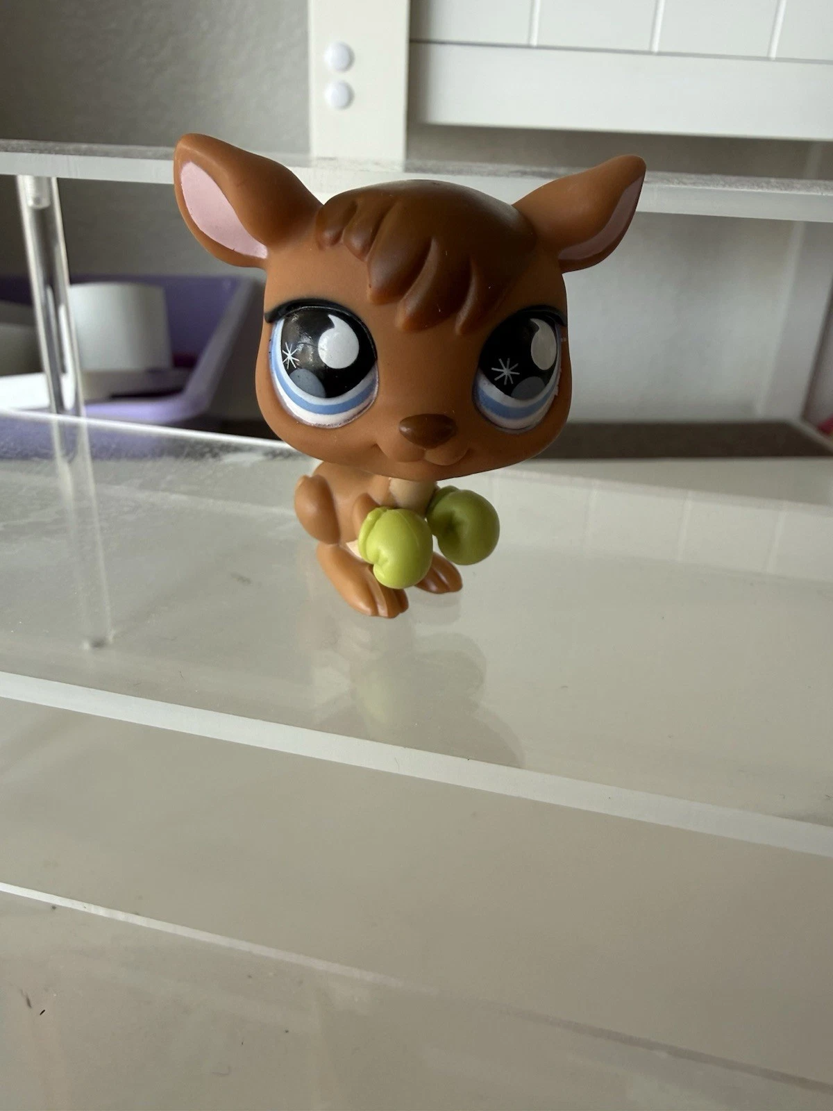 Littlest Pet Shop lps Kangaroo #682 with Green Boxing Gloves and Blue Snow Eyes