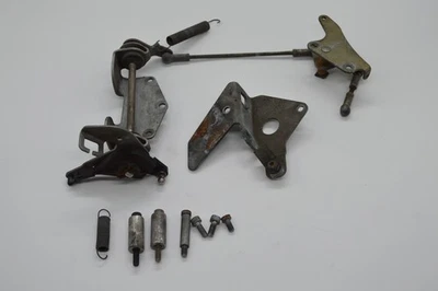 1992-93 Mercedes W140 600SEL M120 V12 Throttle Body Linkage Brackets Hardware - Image 1 of 4