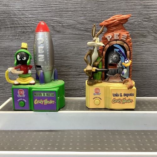 1998 Vintage Pez Looney Tunes Candy Handler Lot Of 2 Marvin Martian Wile Coyote