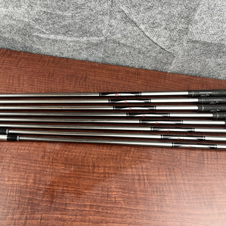 Lynx H3 Iron Set 3,4,6,7,8,9,SW, PW Stiff Flex Graphite Golf Clubs 3 & 4 Hybrid - Image 3 of 4