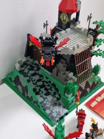 Lego Vintage Set System Castle 6082 Fire Breathing Fortress, with instructions