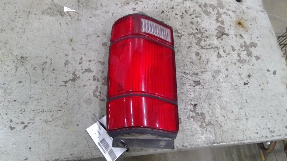 Luz trasera derecha pasajero compatible con 91-94 EXPLORER 605978 Foto 2 de 4