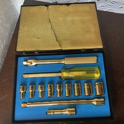 Vintage & Rare  Chrysler Master Technician Award Ratchet & Socket Set Golden