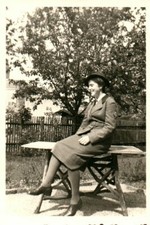 Photo, Female WHEEL 1940: A Working Maid in Side Profile (MB)21381