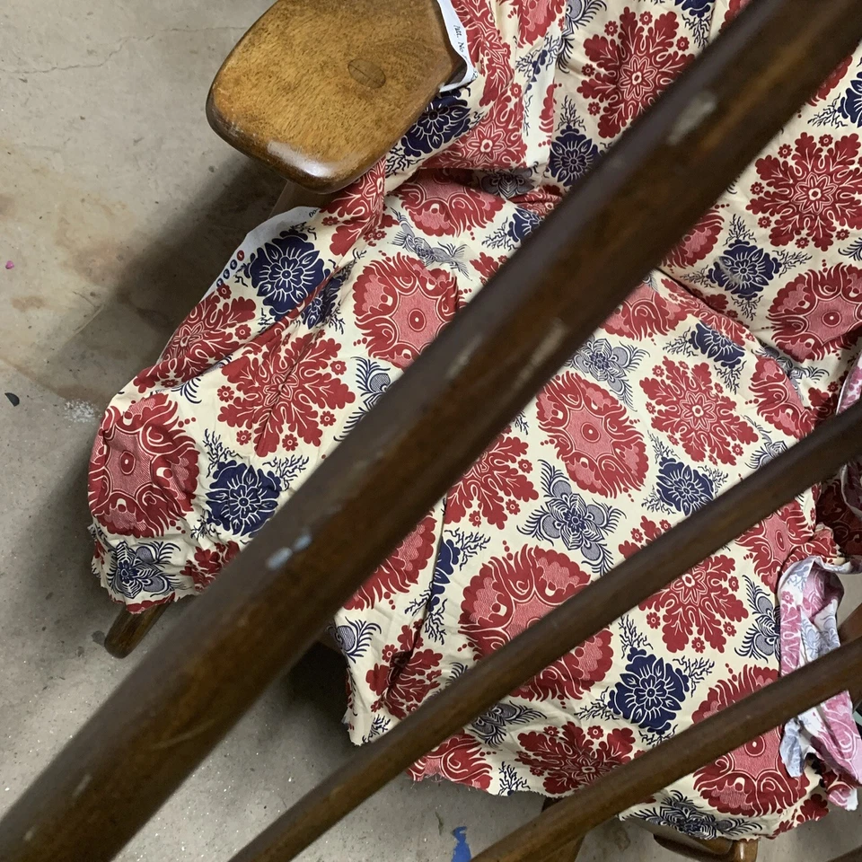 Mecedora estampada Hitchcock - Balancín estilo country SOLO RECOGIDA LOCAL Foto 4 de 4