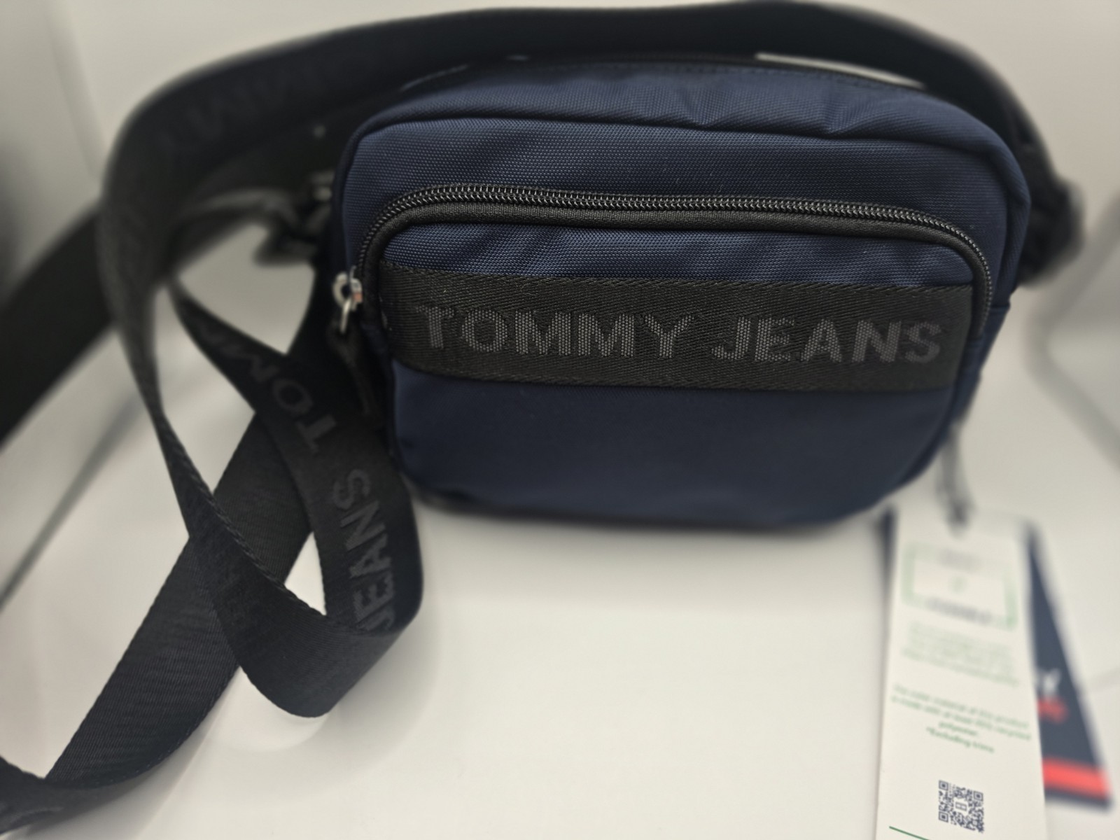 Tommy Jeans essential cross body bag in blue, Unisex BNWT image 2