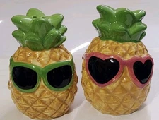 Cracker Barrel Pineapples with Sunglasses Salt & Pepper Shakers New
