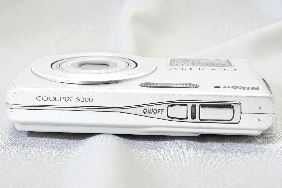 Nikon COOLPIX S200 コンパクトデジタルカメラ Nikon Coolpix S200 Black Digital Camera 3x Zoom 7.1 Megapixels