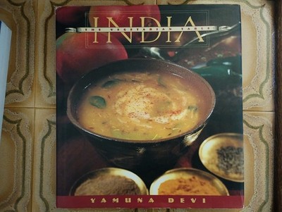 India - The Vegetarian Table, Book by Yamuna Devi (Hardcover)