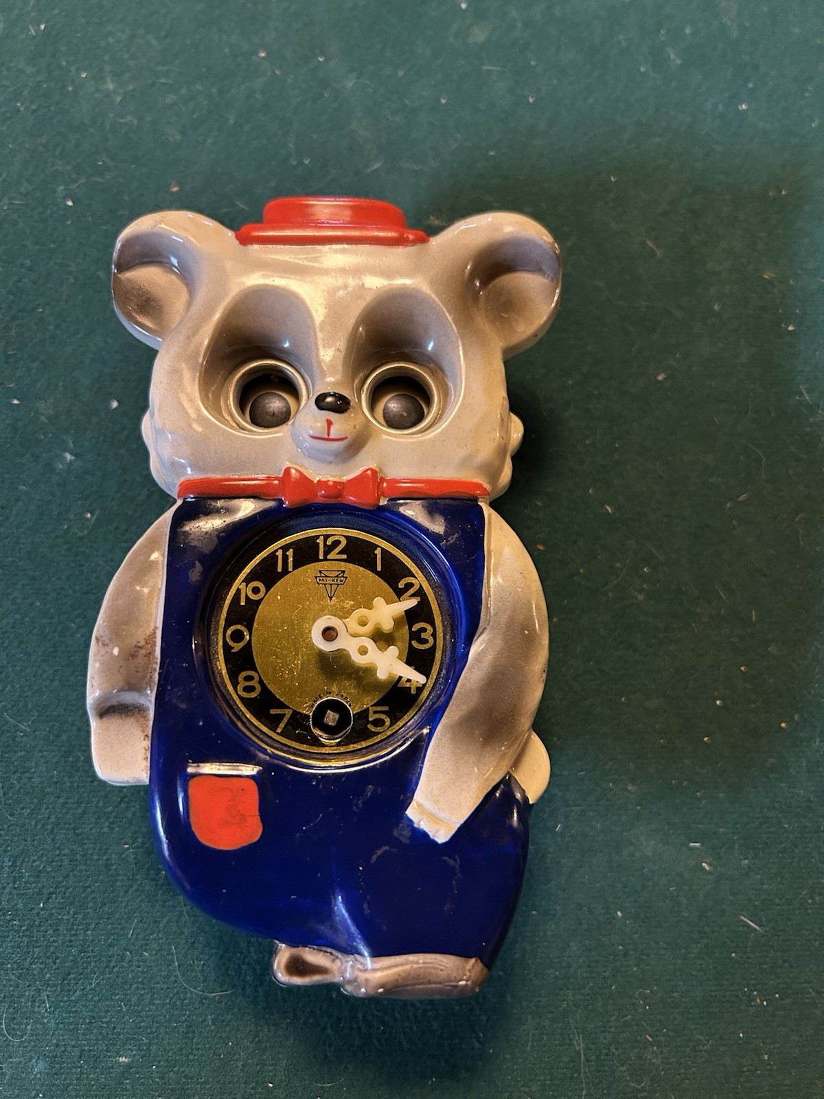 Vintage Mi-Ken Bear Moving Eyes Novelty Clock