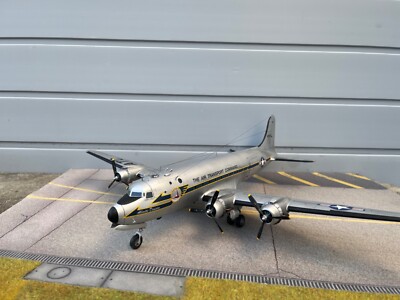 Revell C-54D Skymaster , Airbrush lackiert in 1/72