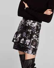 Zara Nero Argento Similpelle Floreale Increspatura Peplo Mini Gonna M 10 6 38