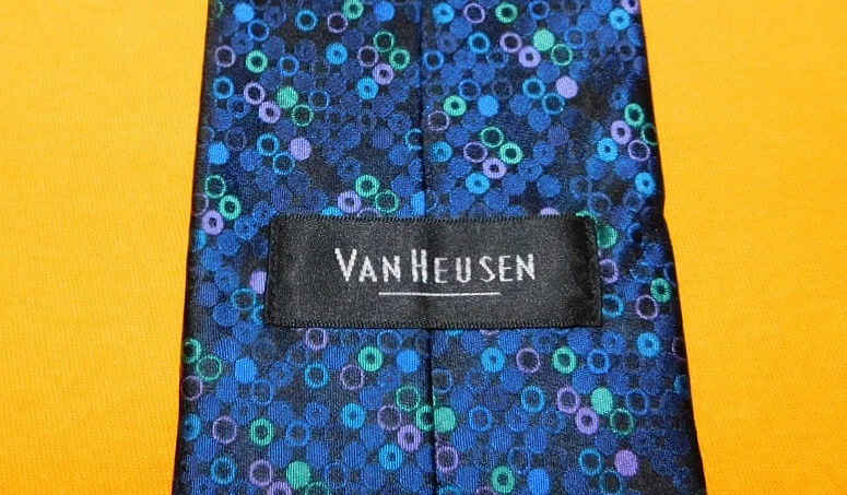 MEN'S VAN HEUSEN BLUE/GREEN/PINK RING MOTIF TIE - TIES - DESIGNER TIES. - Image 3 of 3