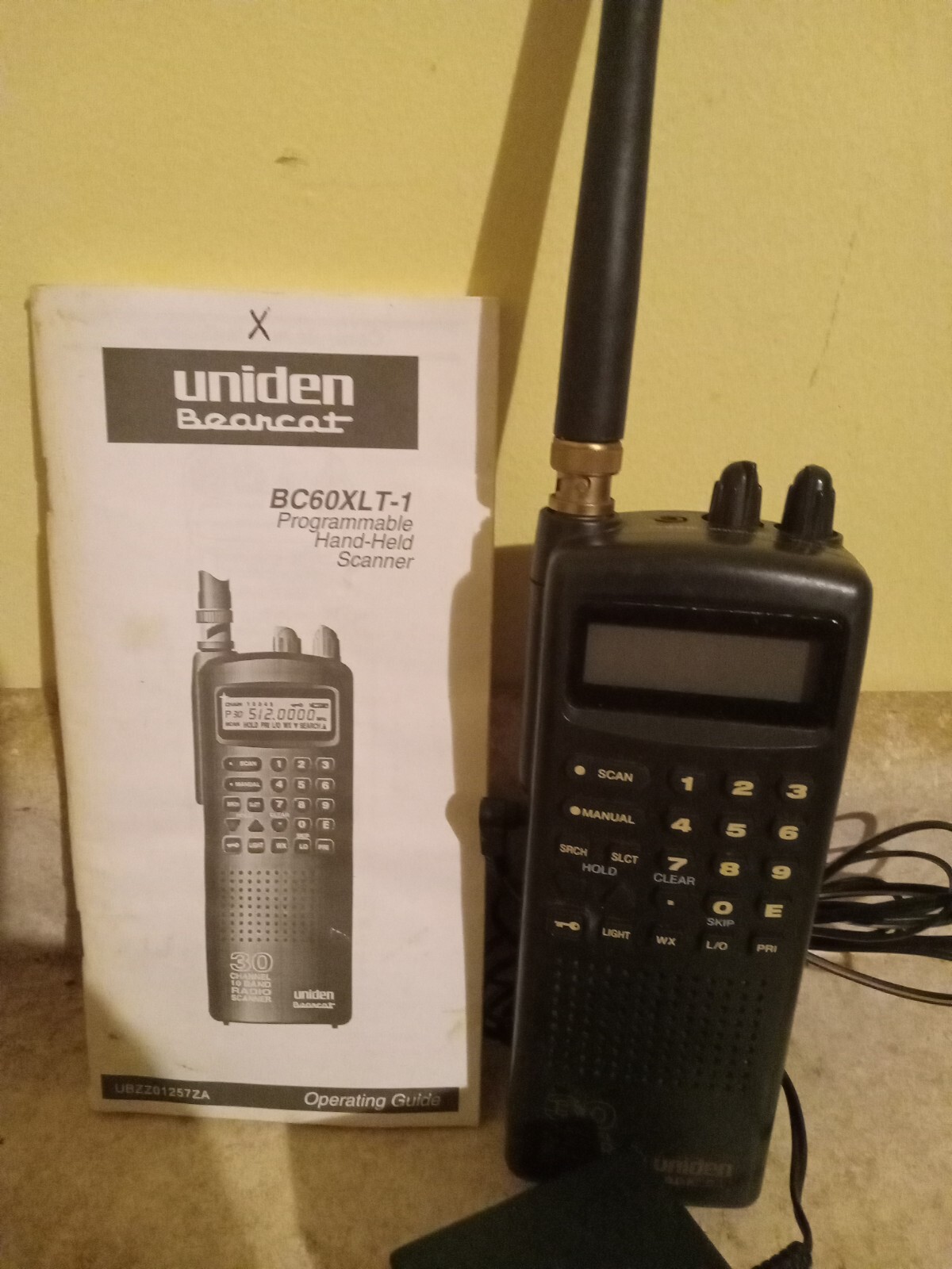 Uniden Bearcat BC60XLT1 30 Channel 10 Band Handheld Programmable Radio