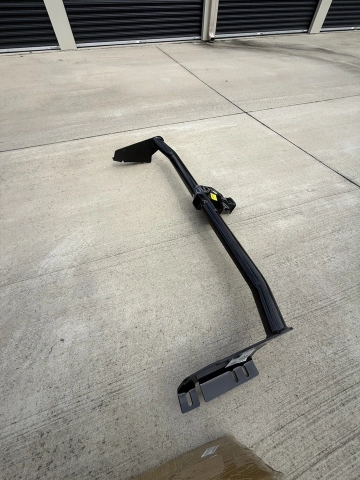 Enganche de remolque CURT 13105 clase 3 receptor de 2 pulgadas Toyota Sienna 2004-2020 Foto 2 de 4