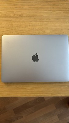 Apple MacBook Pro 13 Zoll 2017 i5 2,3GHz 8GB Iris Plus 640 128 GB Silber