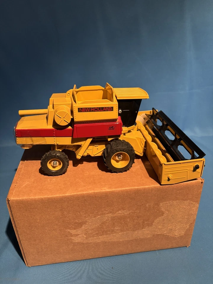 1/32 Vintage New Holland TR96 "Edición Especial 1987" Bonita Combinación de Juguete, Usado Foto 3 de 4