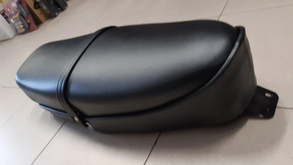 SELLA VESPA 125 ET3 BIPOSTO PELLE NERO TIPO ORIGINALE PIAGGIO - Immagine 2 di 4