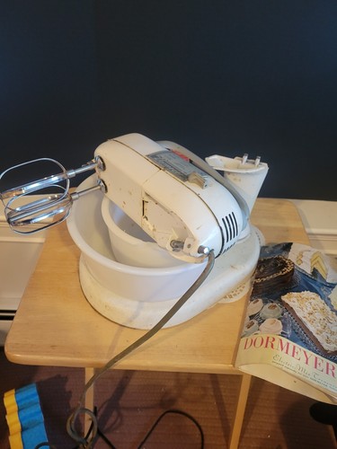 Vintage 1950's Dormeyer Food Fixer Electric Mixer with Bowls & Meat Grinder - Picture 5 of 12