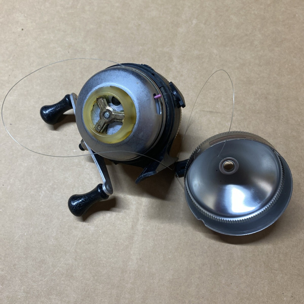 Vintage Zebco 33 Purple Stripe Spincast Fishing Reel Super Vintage Zebco 33 Purple Stripe Spincast Fishing Reel Super