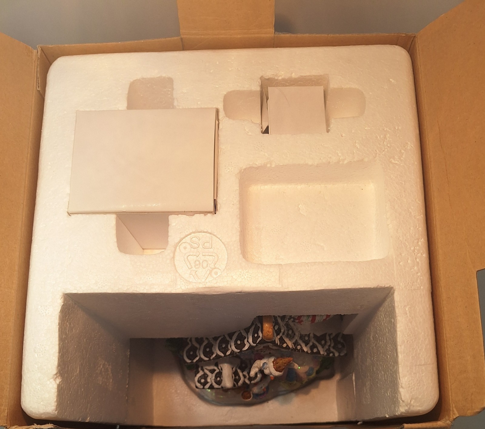 Christmas Holiday Time 2004 Village Collectibles Gingerbread House Fiber Optic