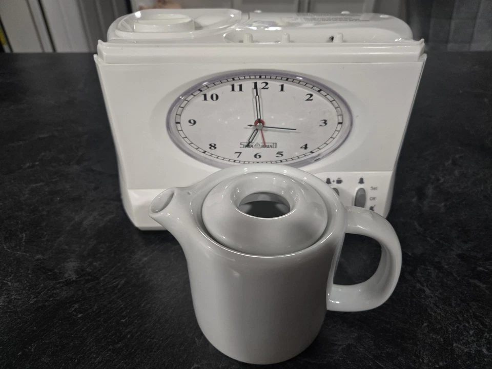 Vintage Swan Teasmade - Ebullición rápida con reloj y alarma Foto 3 de 4