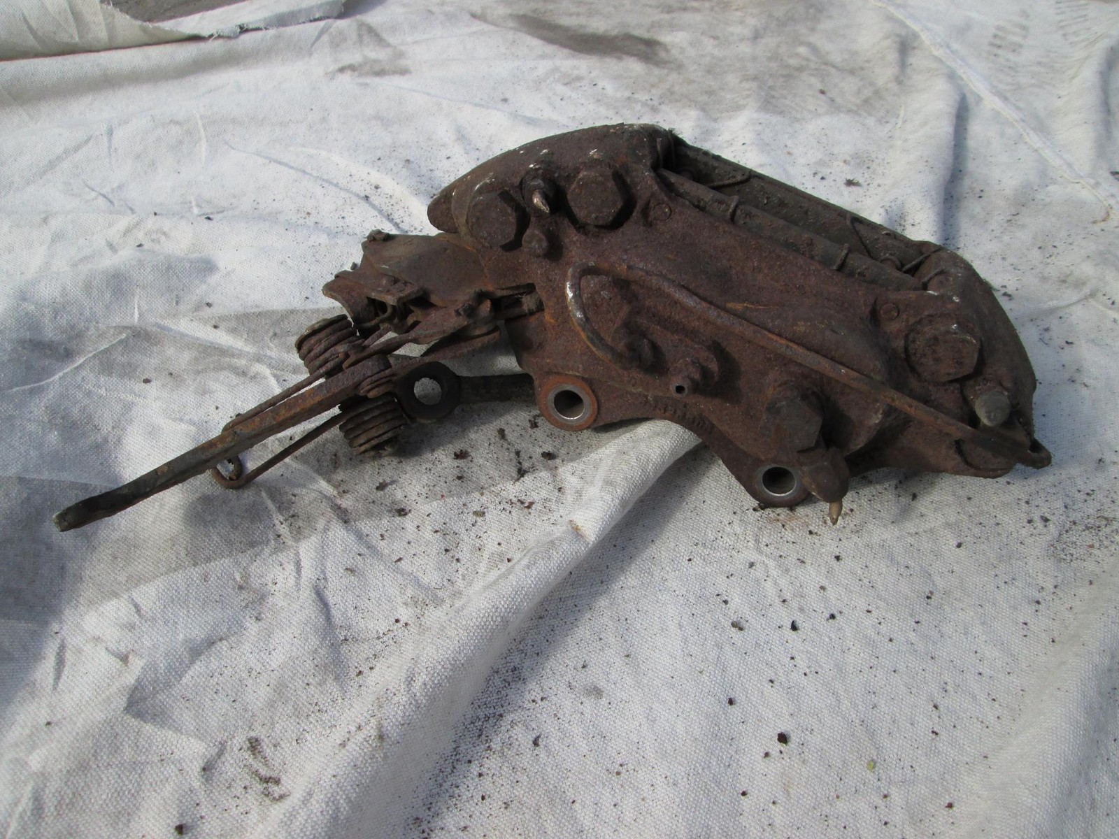 Rolls Royce Silver Shadow T1 left rear brake caliper 1967 T1 (USED)