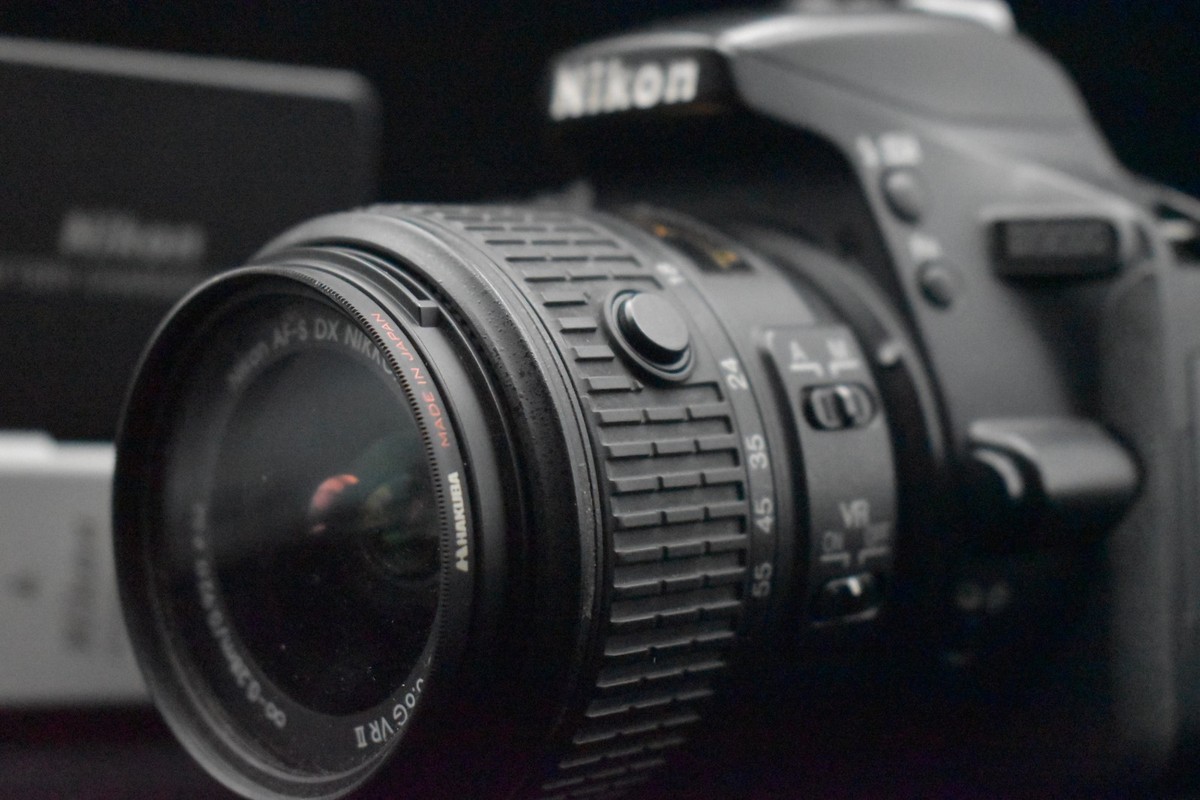 Nikon D5600 DSLR Camera w/ 18-55mm VR Lens Kit 24.2MP US DUTY PAID