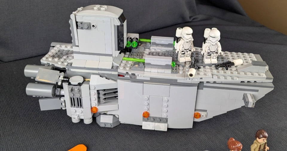 LEGO Star Wars: First Order Transporter 75103 - Image 4 of 4