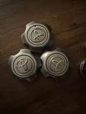 Center cap Hubcaps 2001 02 03 Toyota HighLander Hyper Silver 16" set of 3