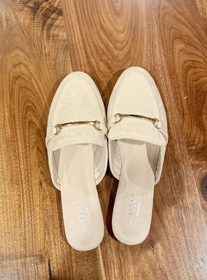 Musshoe Women's Beige Faux Suede Buckle Slip-On Flat Shoes Size 6